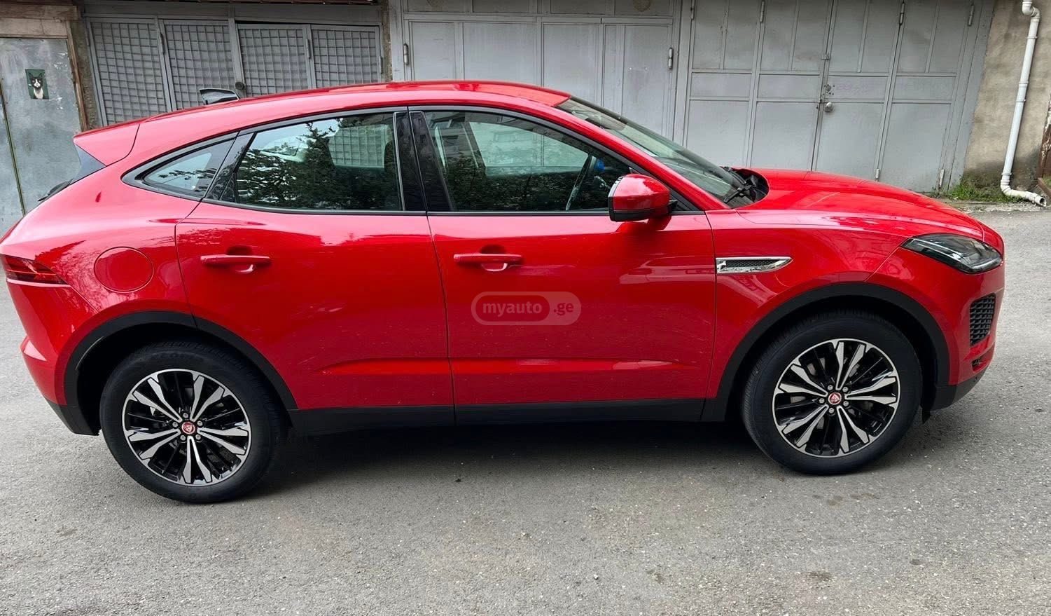 Jaguar E-Pace - фото 1