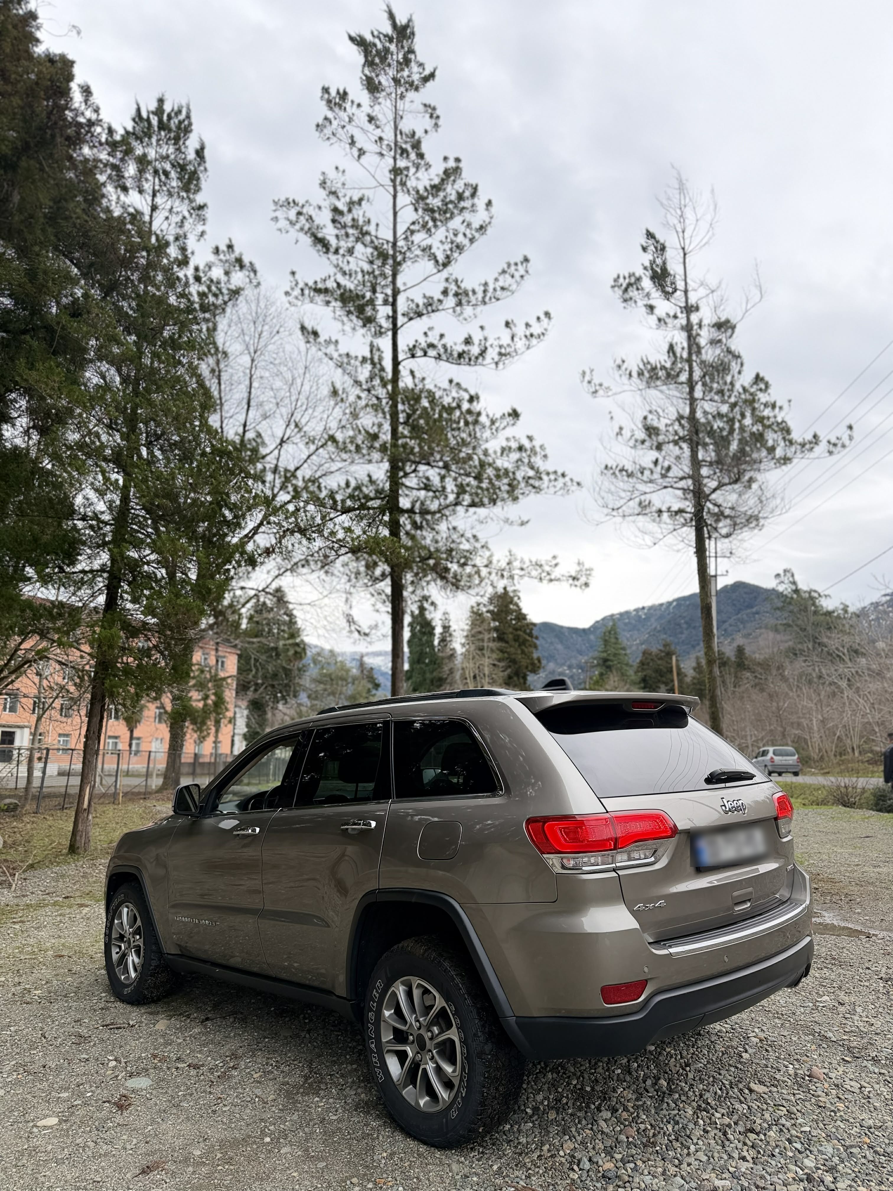 Jeep Grand Cherokee - фото 1