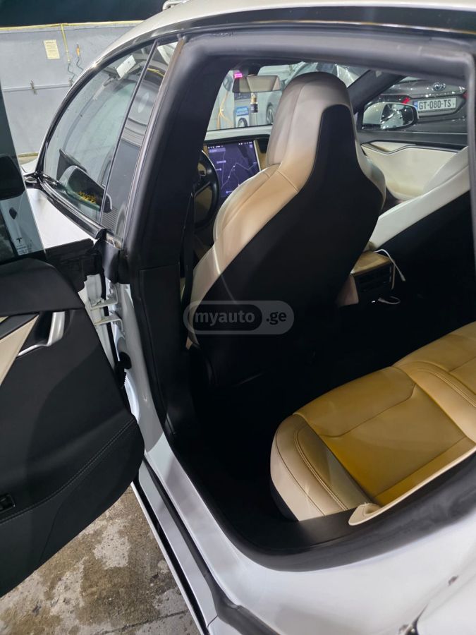 Tesla Model S - фото 9