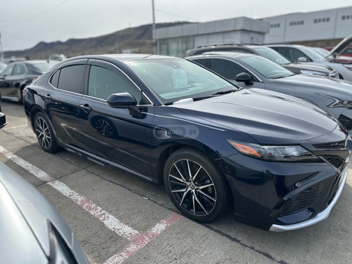 Toyota Camry - фото 2