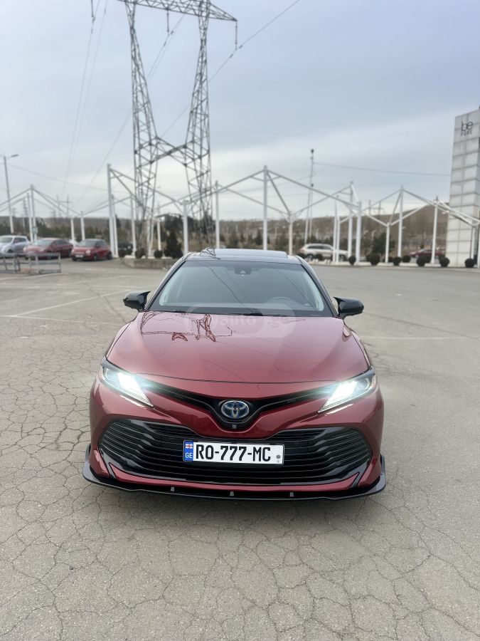 Toyota Camry - фото 1