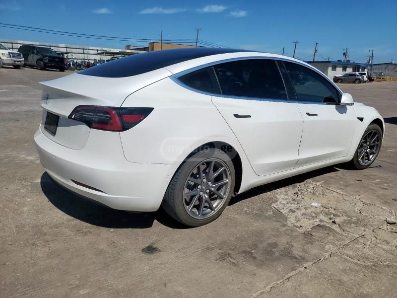 Tesla Model 3 - фото 3