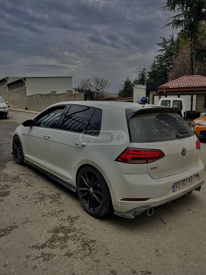 Volkswagen GTI - фото 10