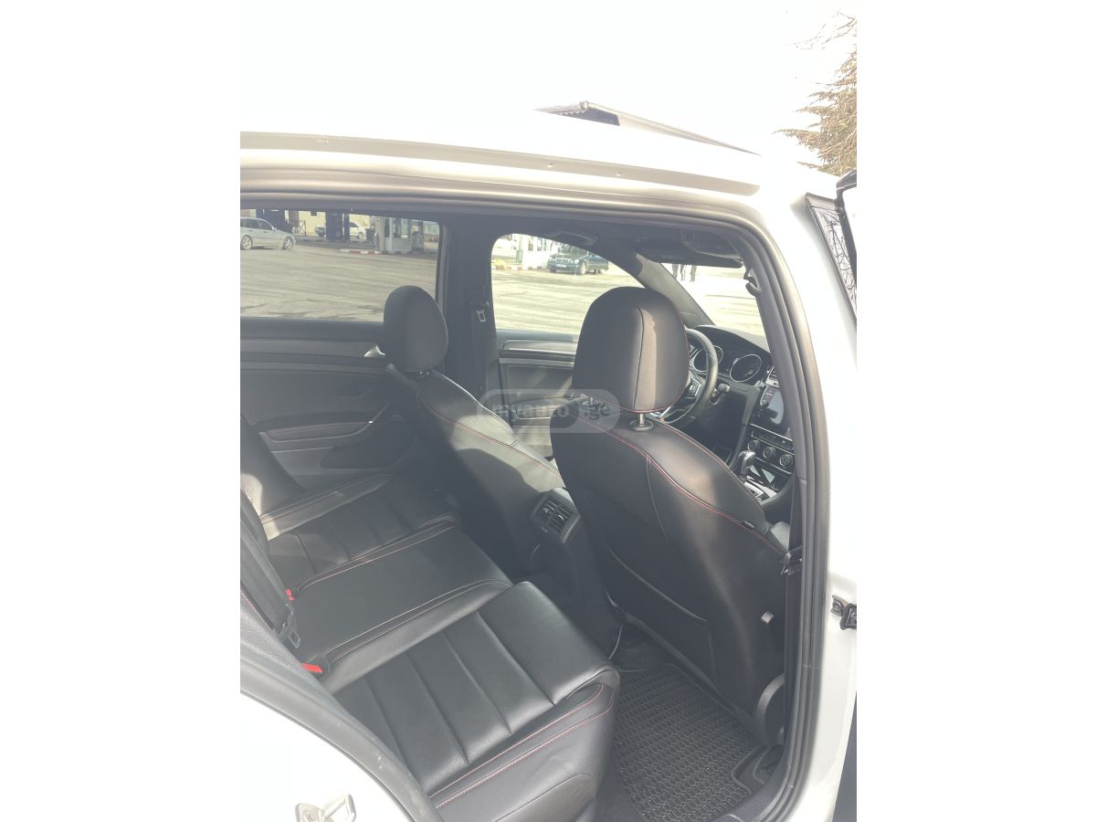 Volkswagen GTI - фото 12