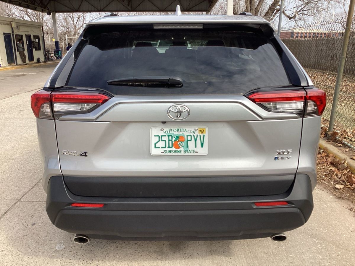 Toyota XLE 4dr All Wheel Drive Automa — миниатюра 4