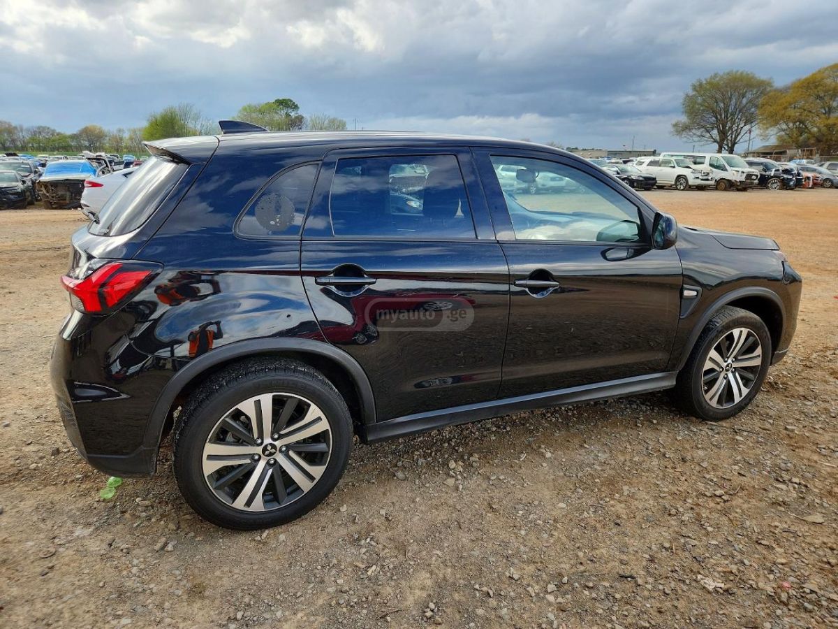 Mitsubishi Outlander - фото 3