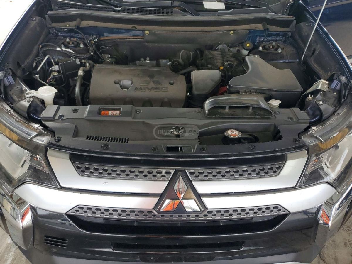 Mitsubishi Outlander - фото 11