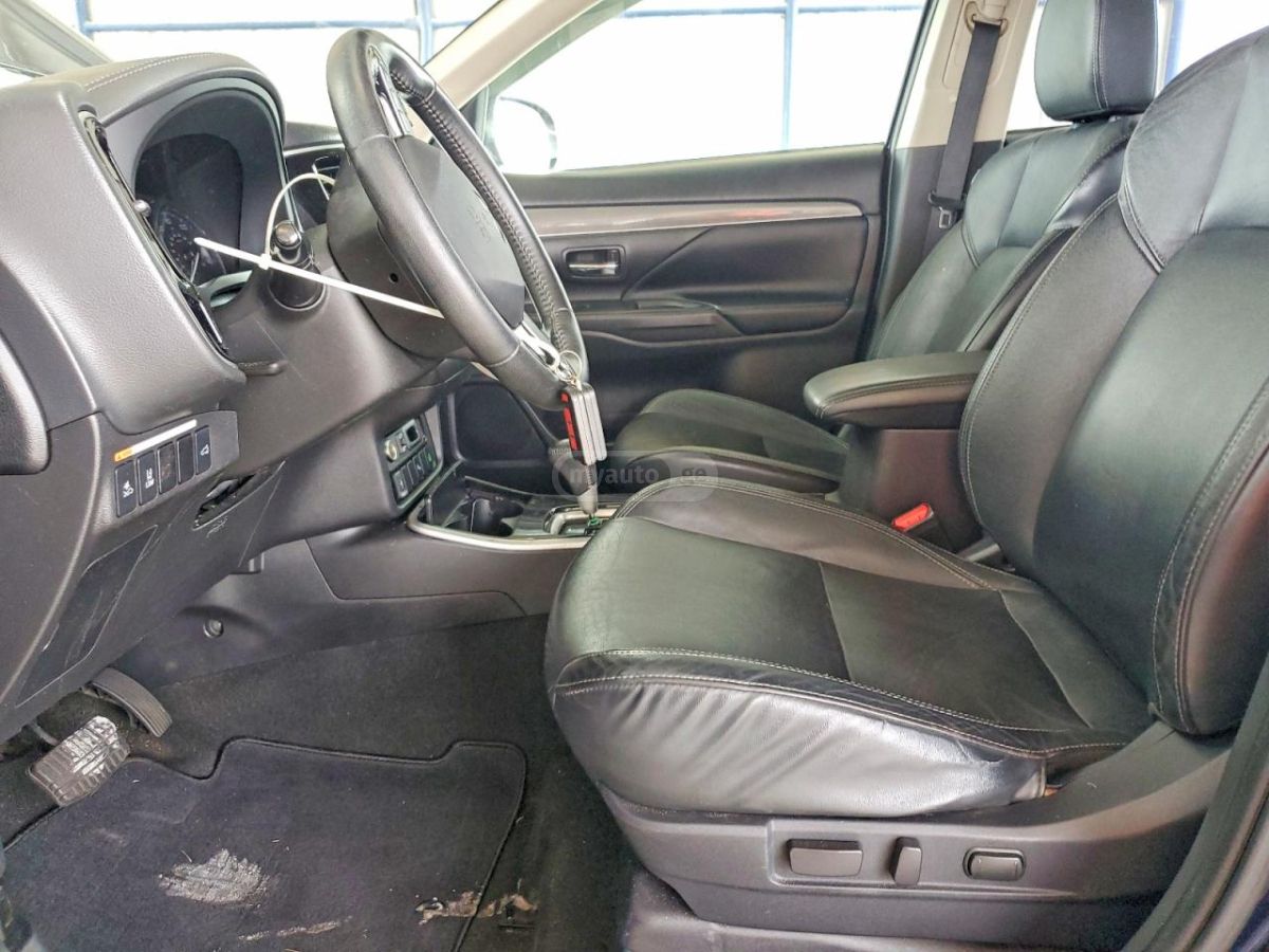 Mitsubishi Outlander - фото 7