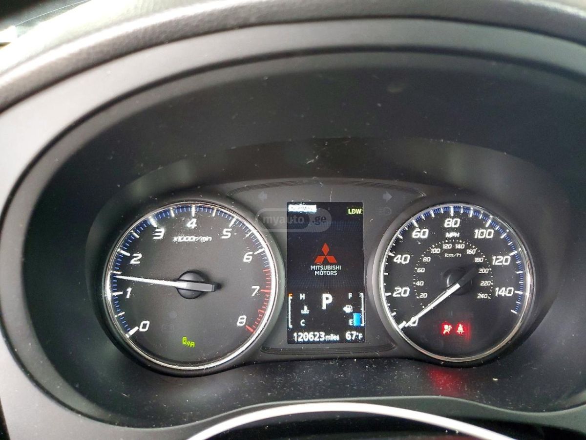 Mitsubishi Outlander - фото 9