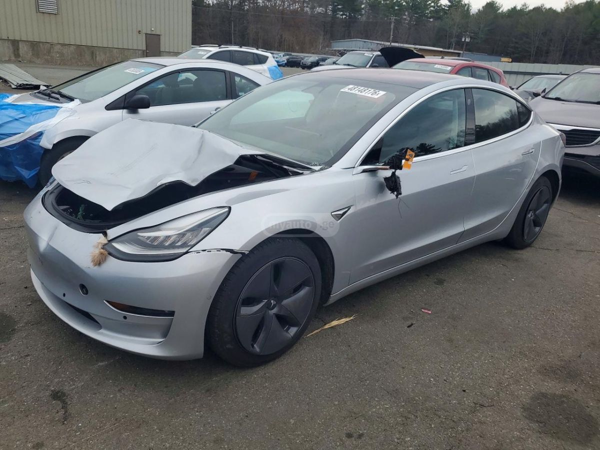 Tesla Model 3 - фото 1