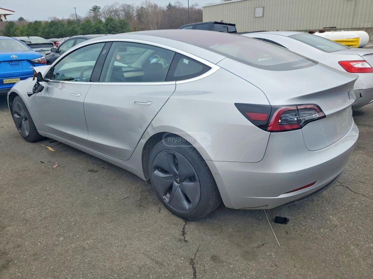 Tesla Model 3 - фото 2