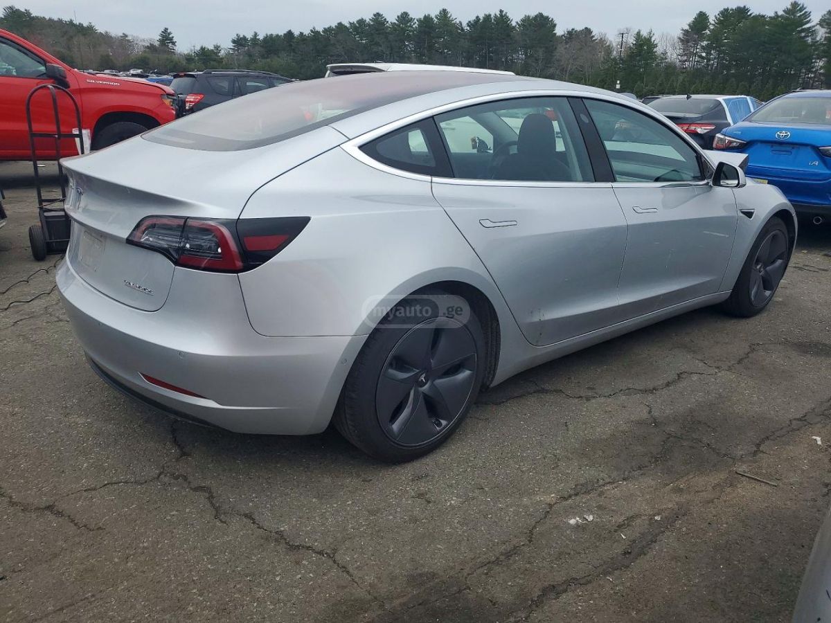 Tesla Model 3 - фото 3
