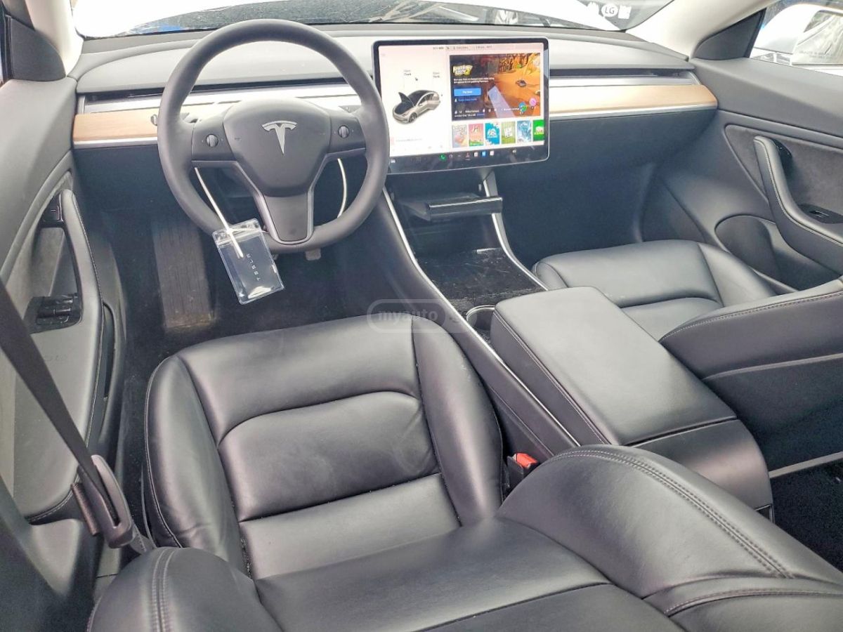 Tesla Model 3 - фото 8