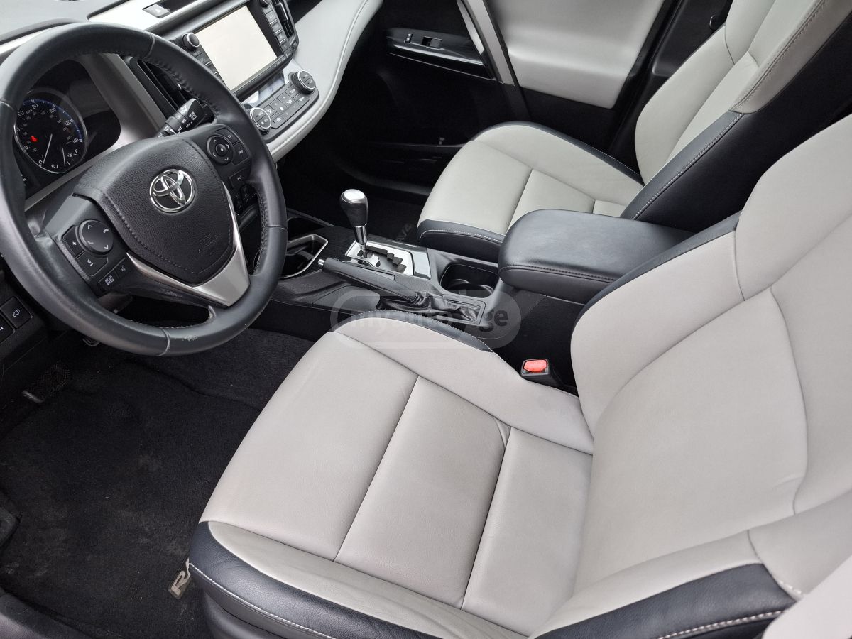 Toyota RAV 4 - фото 12