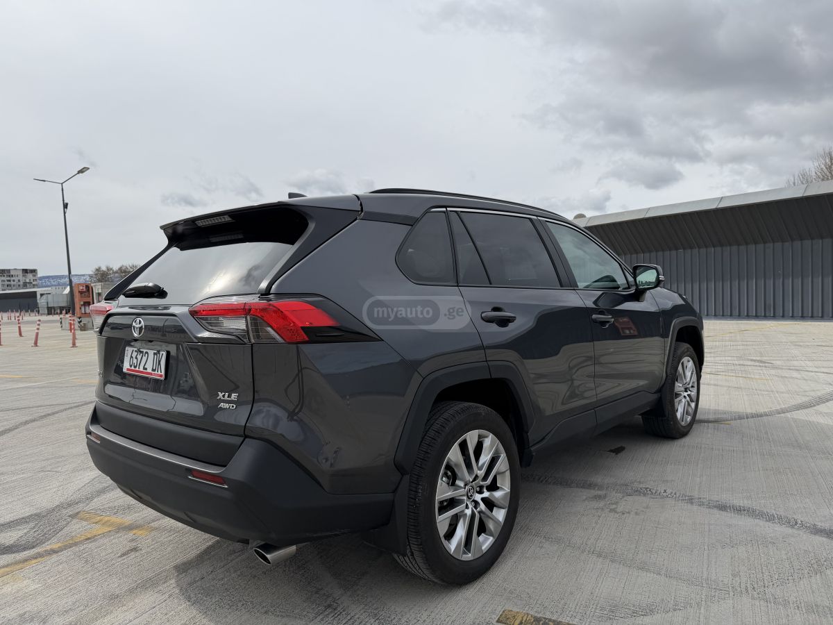 Toyota XLE Premium 4dr All Wheel Driv — миниатюра 3