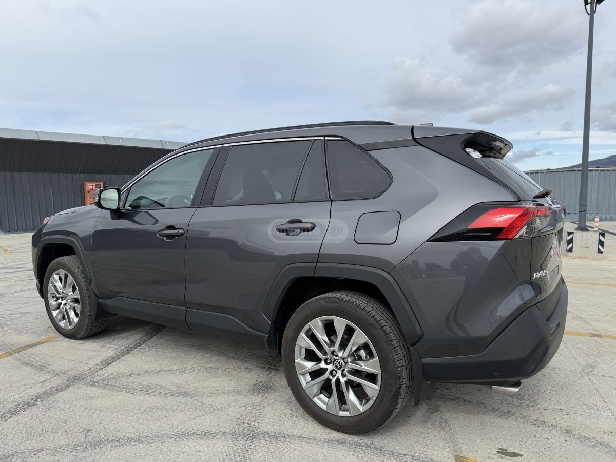 Toyota XLE Premium 4dr All Wheel Driv — миниатюра 4