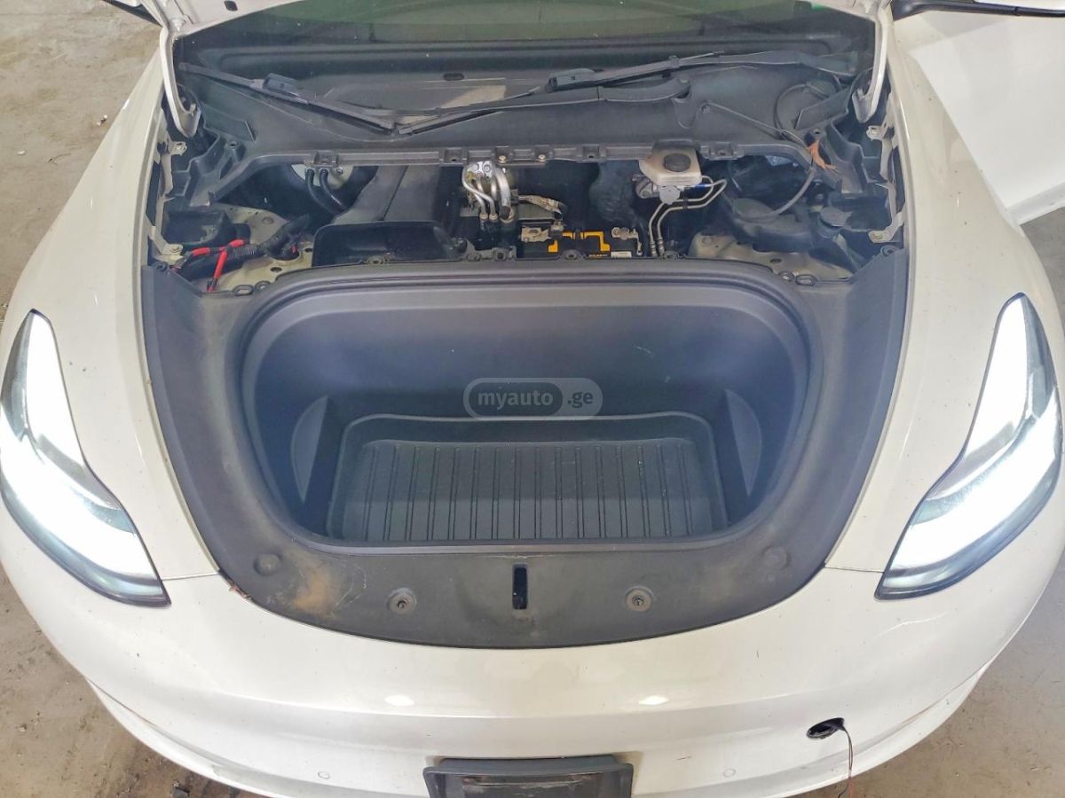 Tesla Model Y - фото 11