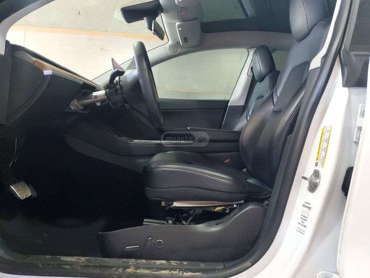 Tesla Model Y - фото 7