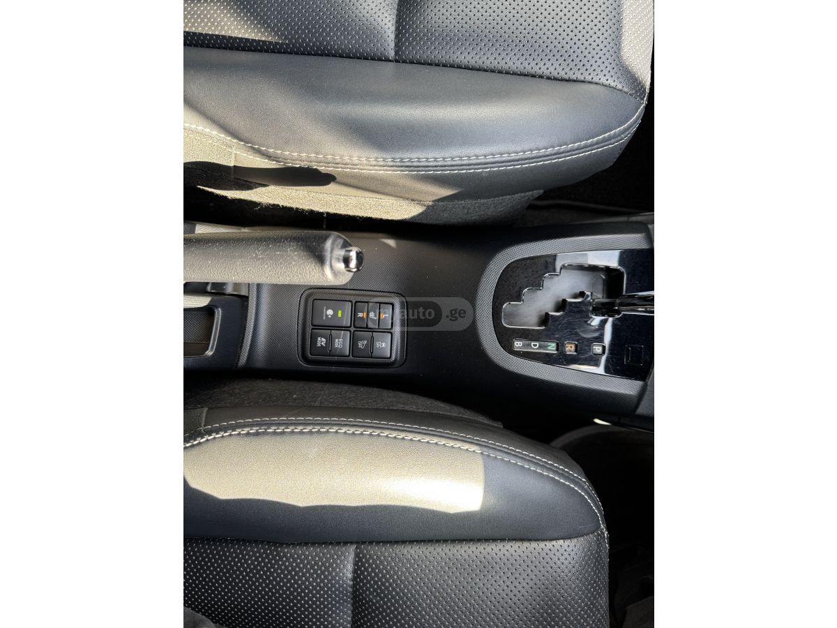 Toyota Aqua - фото 12