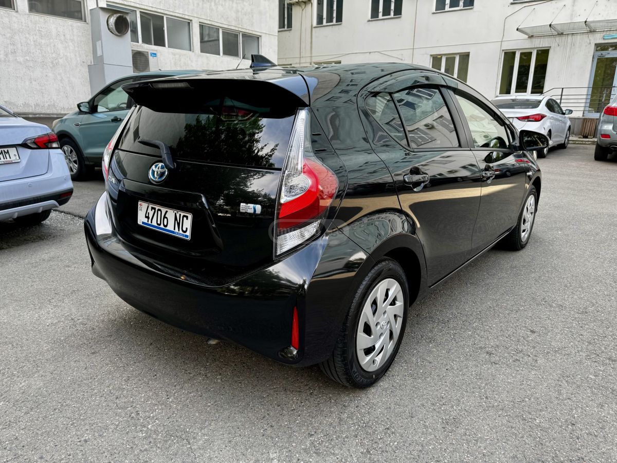 Toyota Aqua - фото 4