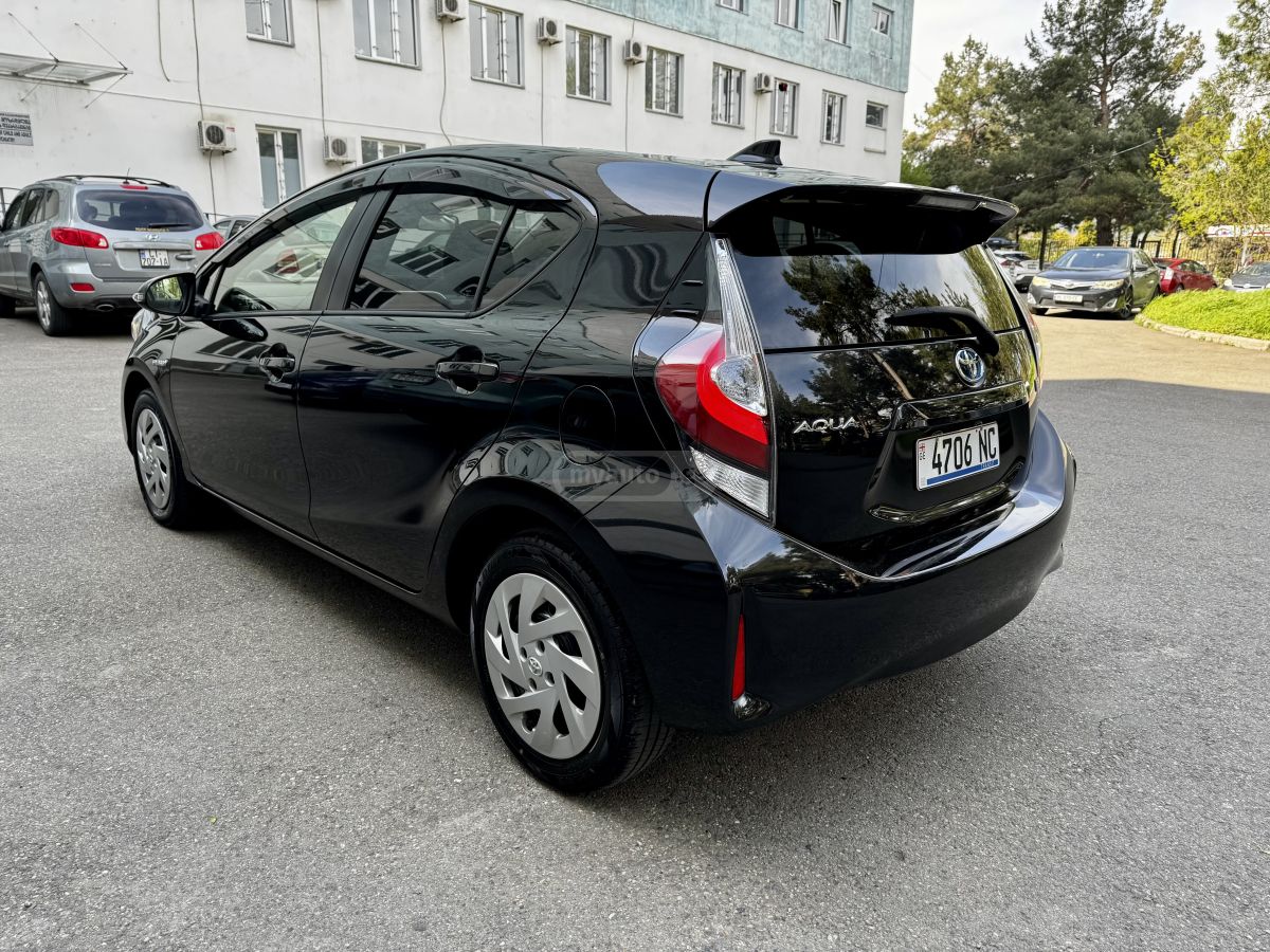 Toyota Aqua - фото 5
