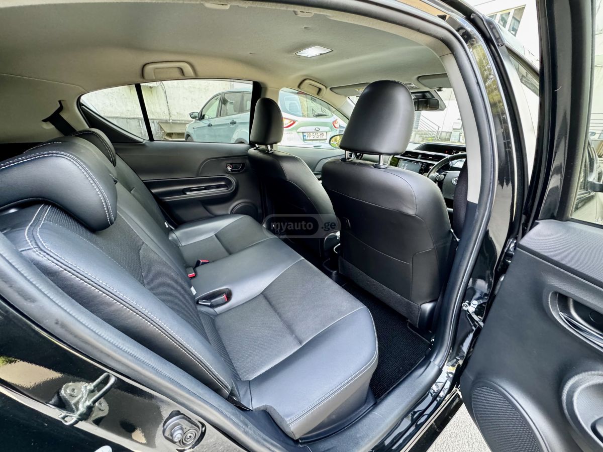 Toyota Aqua - фото 7