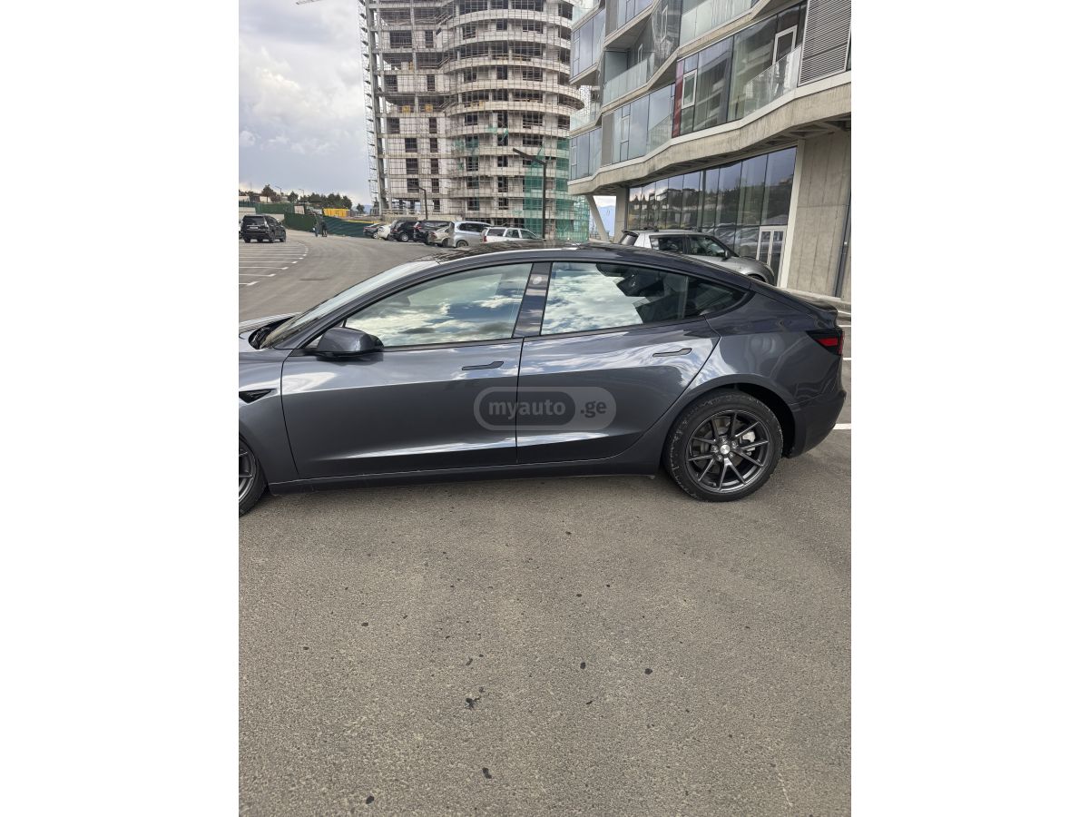 Tesla Model 3 - фото 3