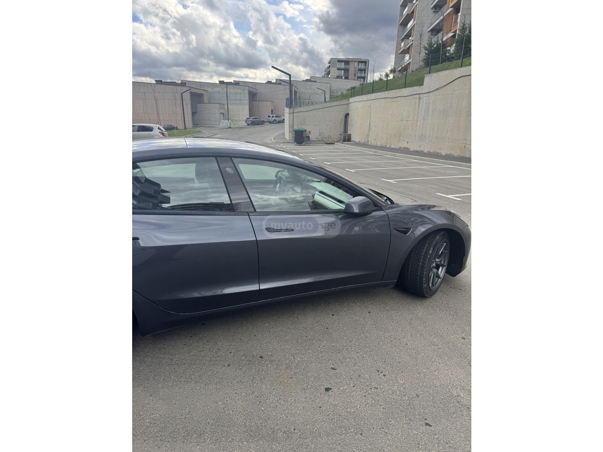 Tesla Model 3 - фото 7