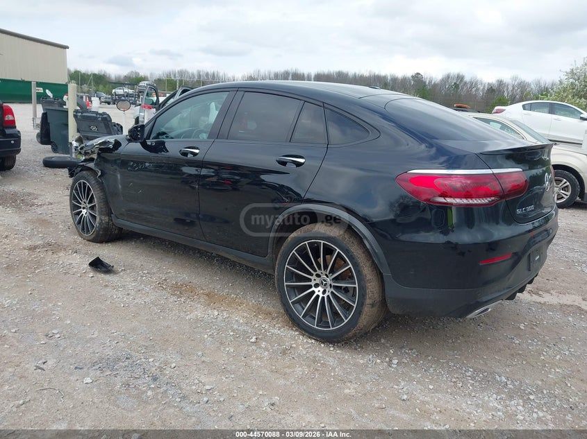 Mercedes-Benz GLC 300 Coupe - фото 3