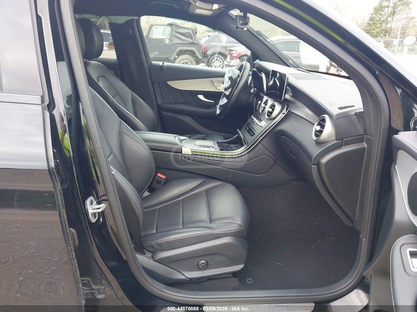 Mercedes-Benz GLC 300 Coupe - фото 5