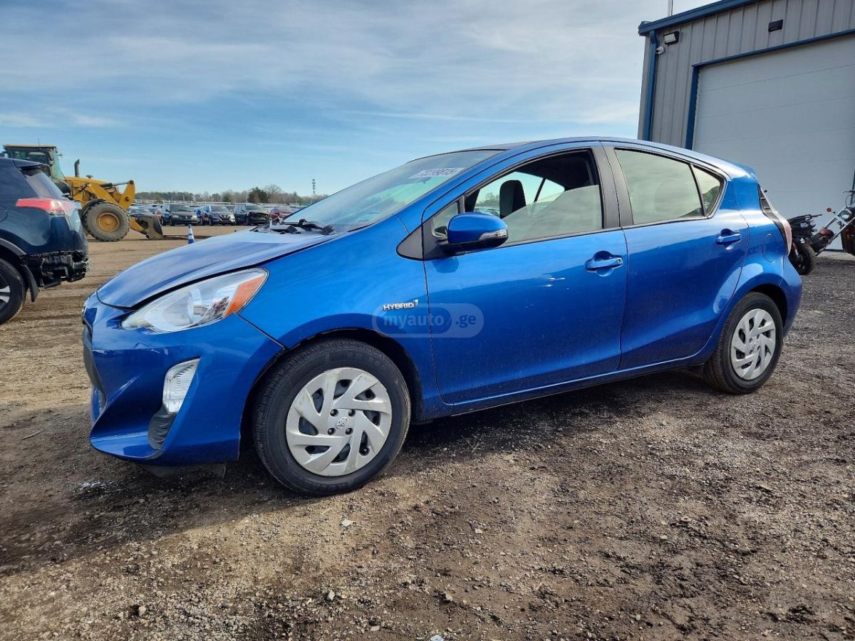 Toyota Prius C - фото 1