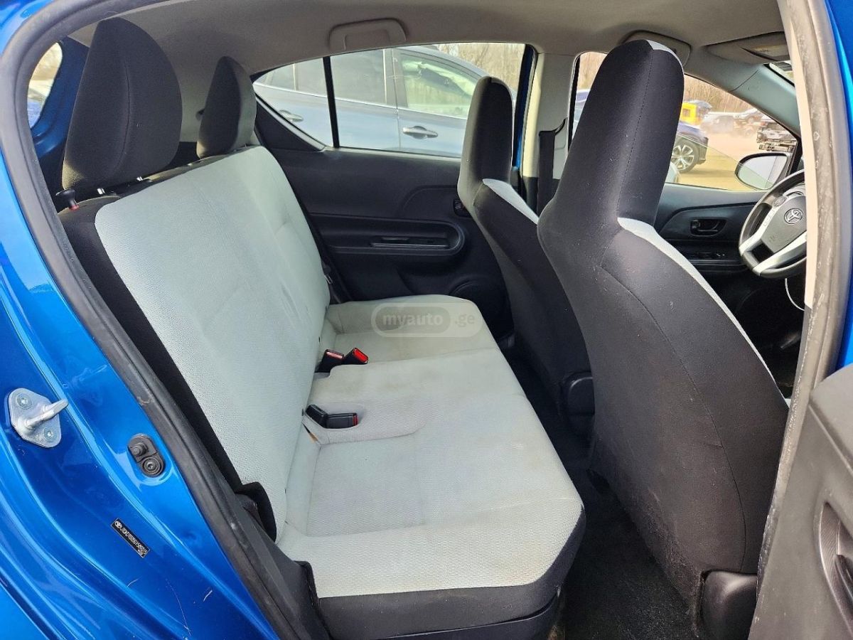 Toyota Prius C - фото 10