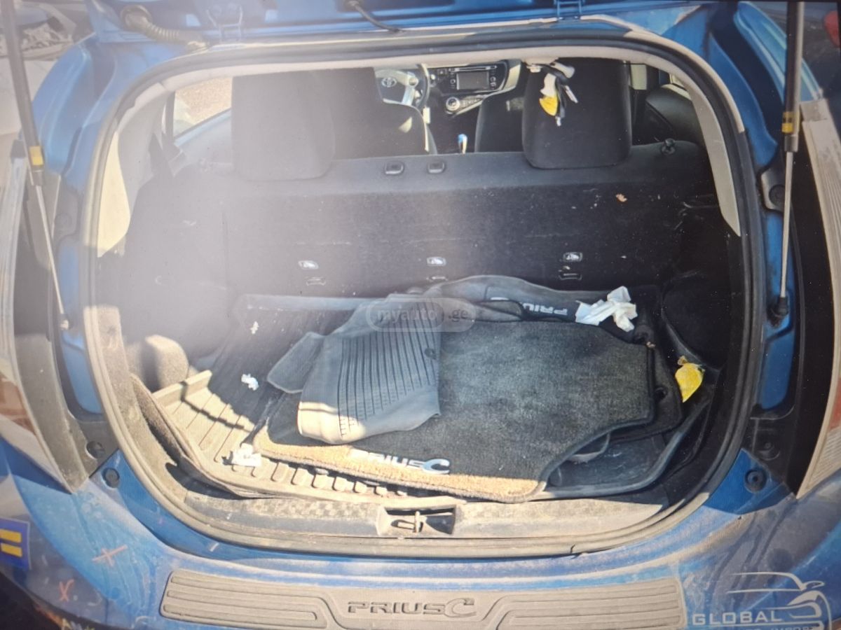 Toyota Prius C - фото 14