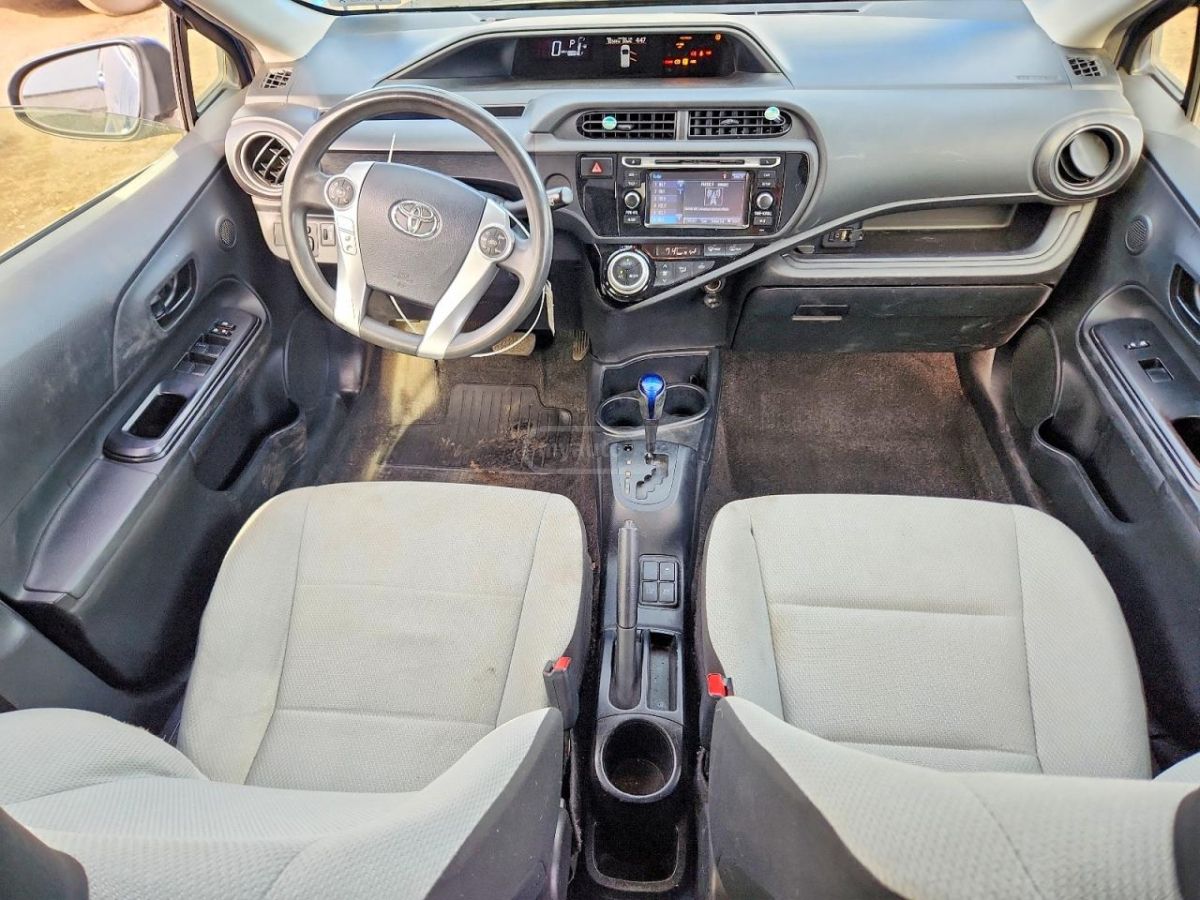 Toyota Prius C - фото 8