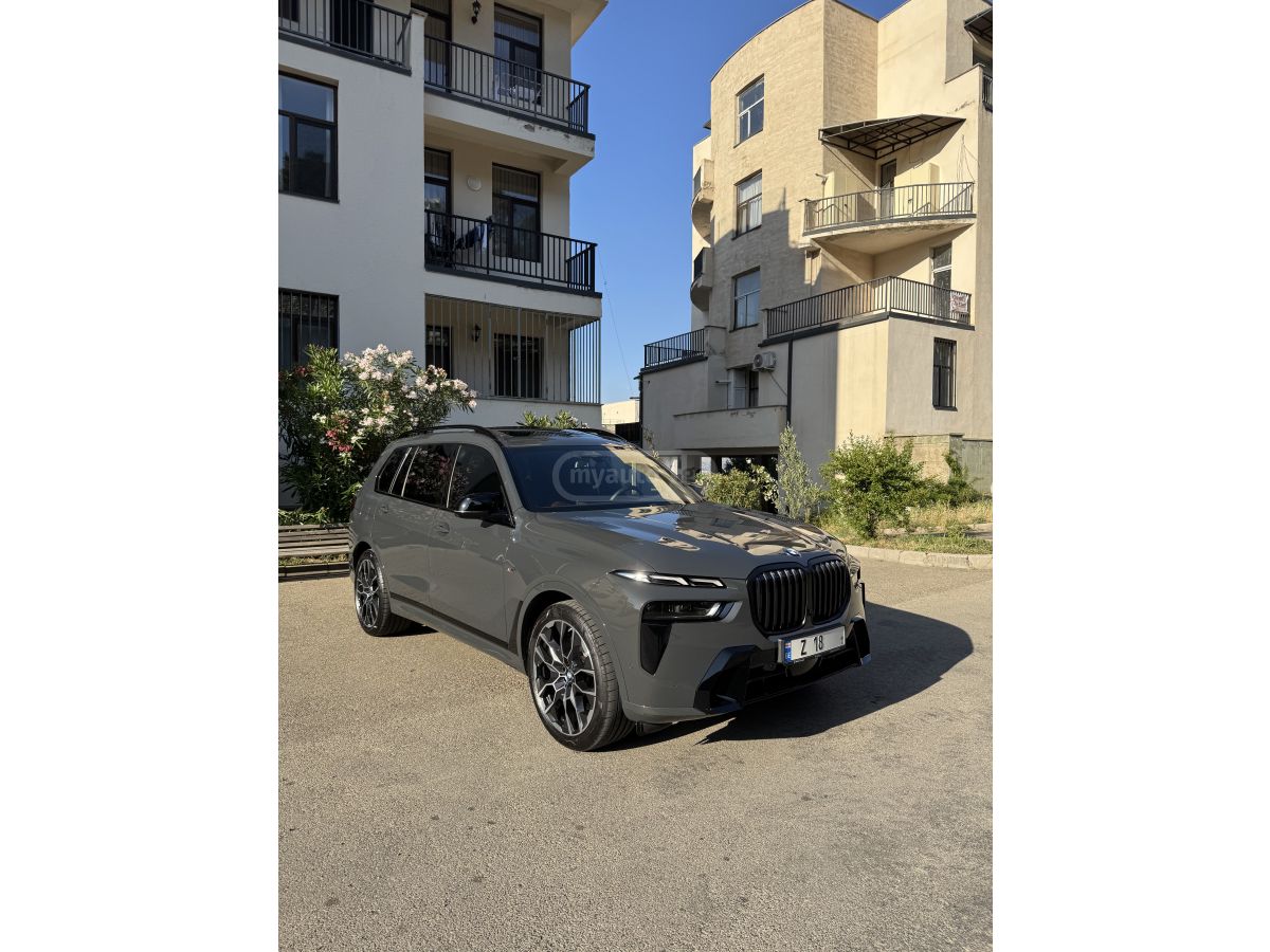 BMW X7 - фото 1