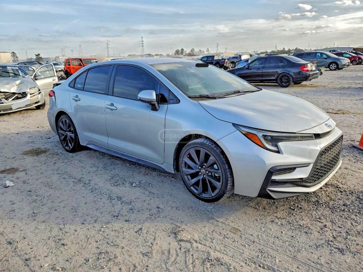 Toyota Corolla - фото 2