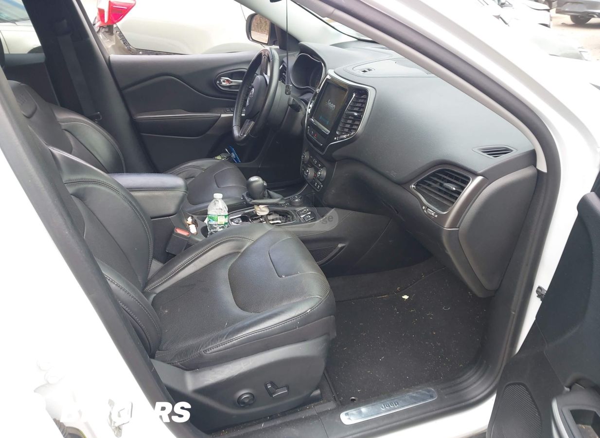 Jeep Cherokee - фото 5