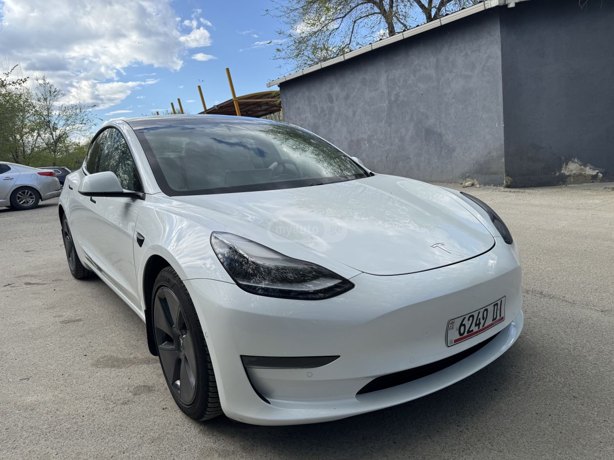 Tesla Model 3 - фото 1