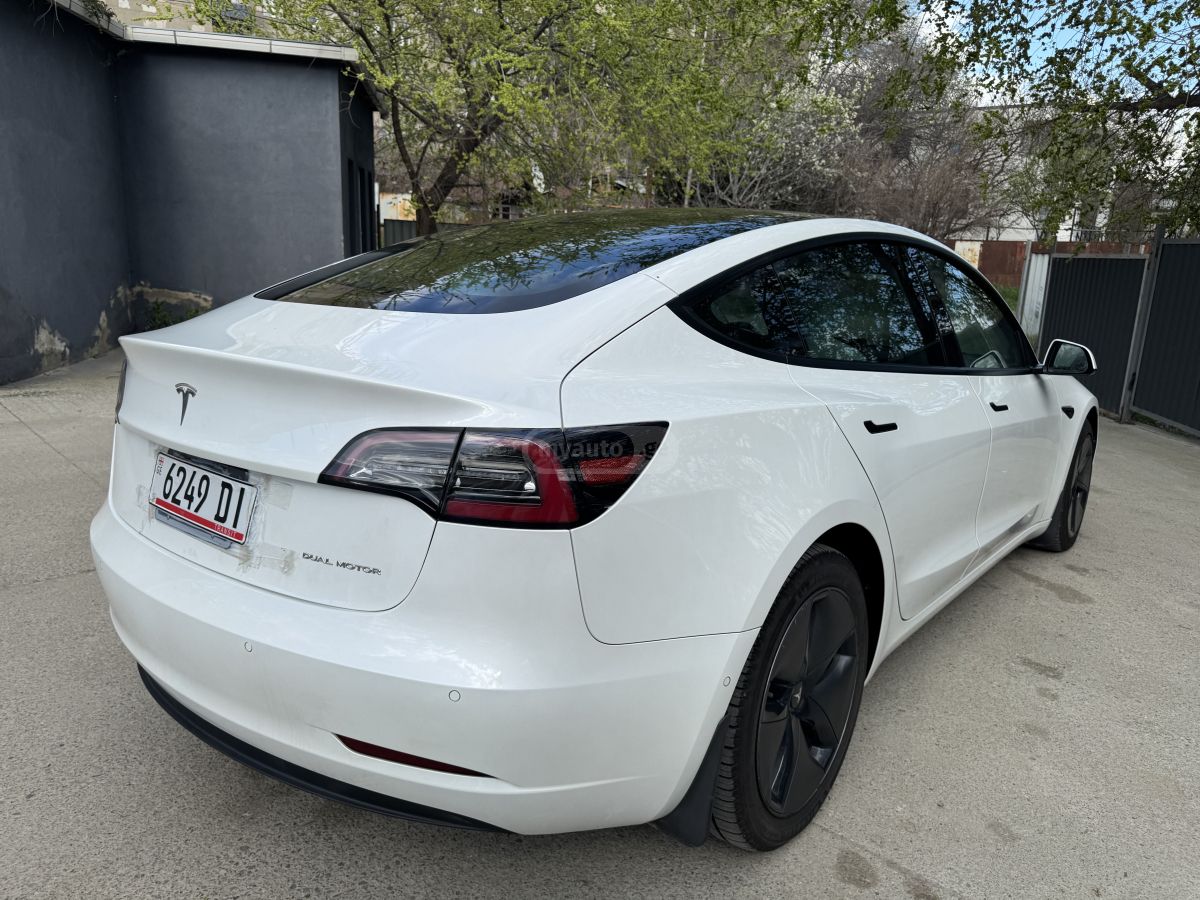 Tesla Model 3 - фото 3