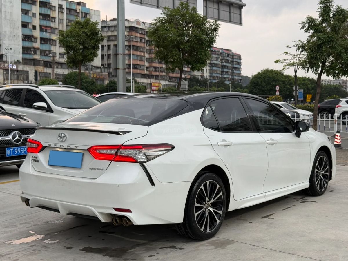 Toyota Camry - фото 6