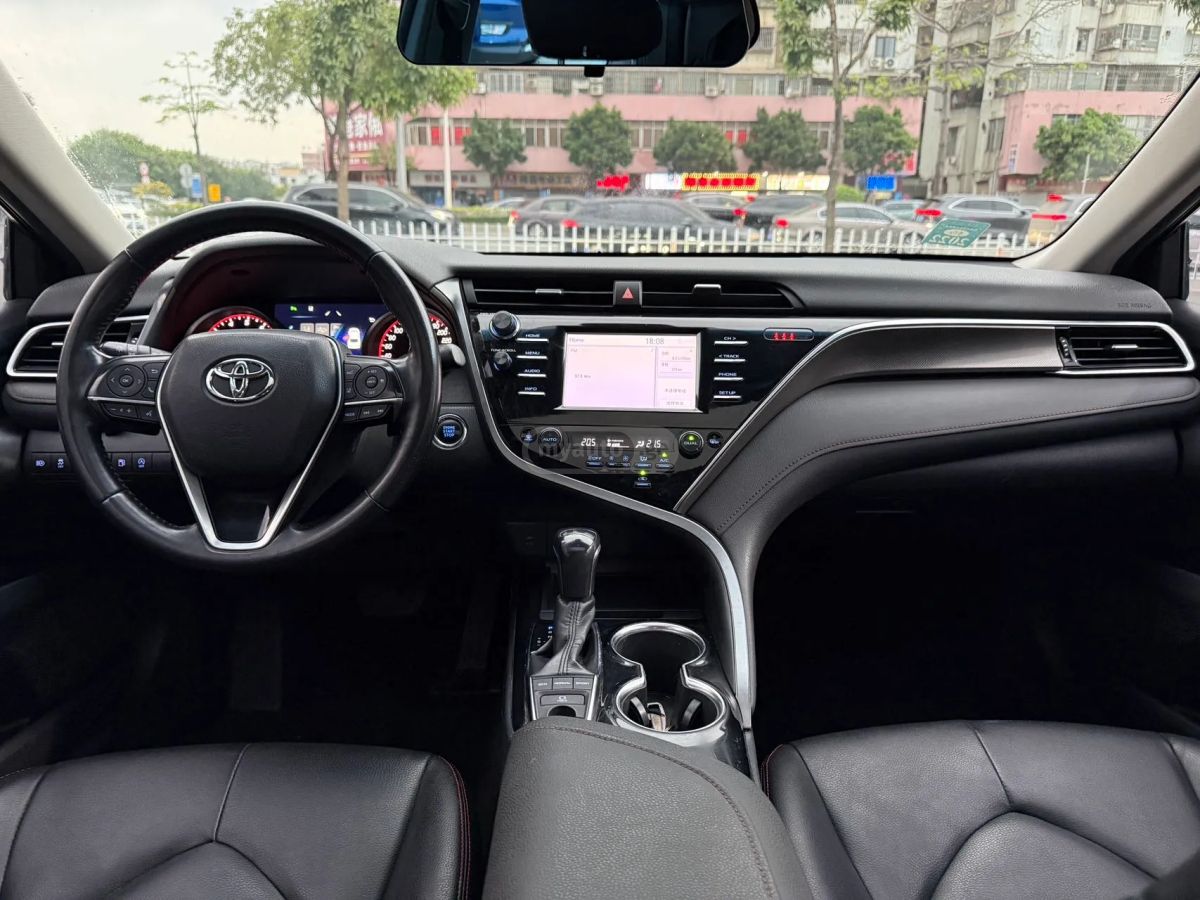 Toyota Camry - фото 8