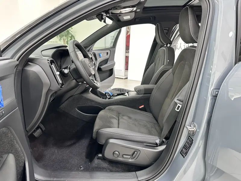 Volvo XC 40 2023 — миниатюра 10