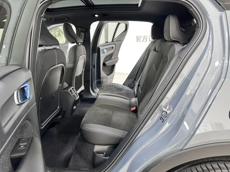 Volvo XC 40 2023 — миниатюра 12