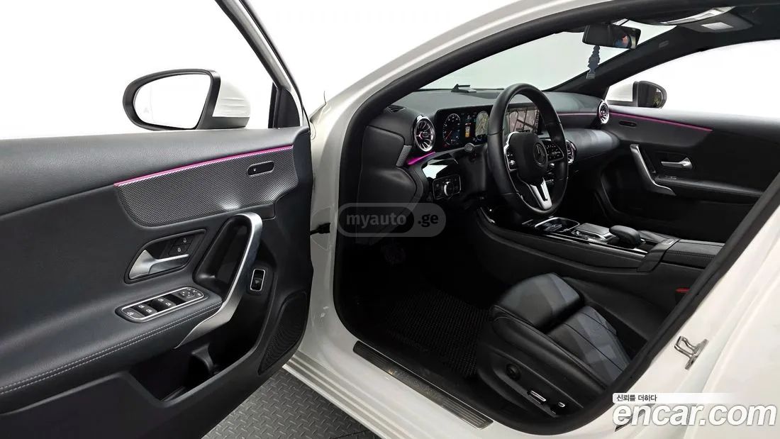 Mercedes-Benz A 45 AMG 2022 — миниатюра 10