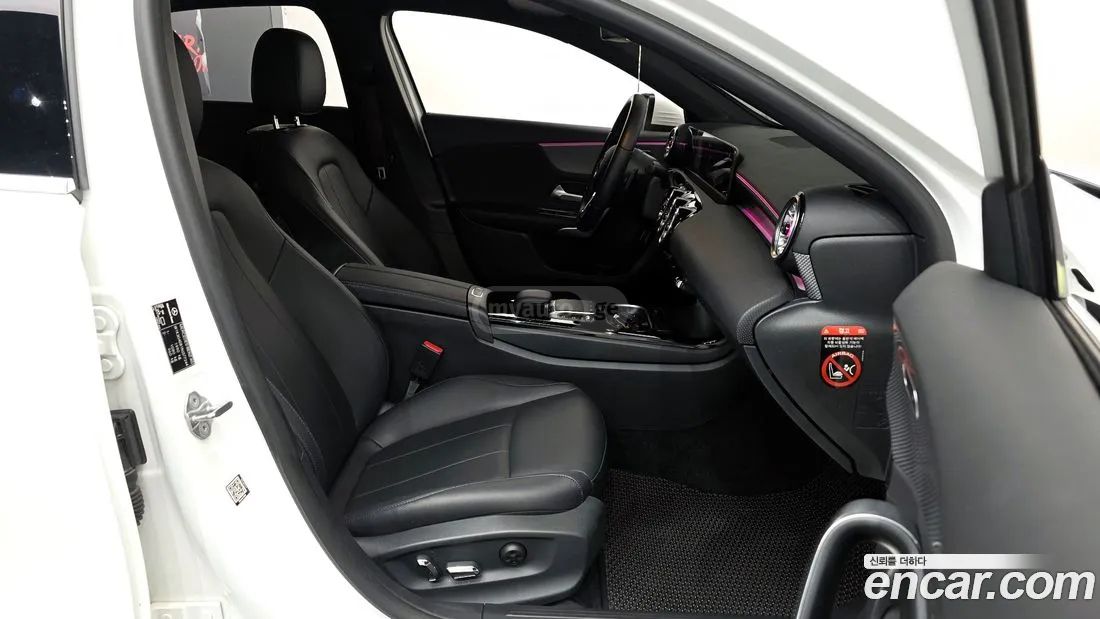 Mercedes-Benz A 45 AMG 2022 — миниатюра 11