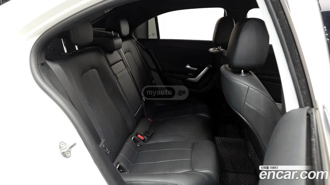 Mercedes-Benz A 45 AMG 2022 — миниатюра 12