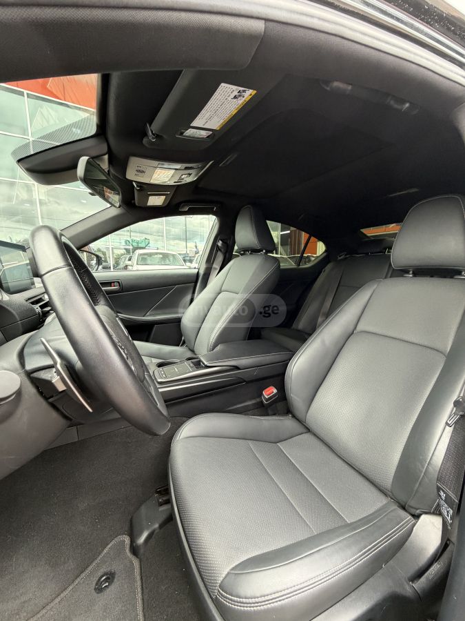 Lexus IS 300 2023 — миниатюра 6