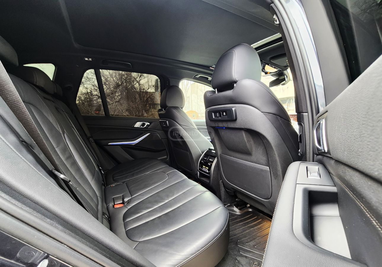 BMW xDrive40i 4dr All-Wheel Drive — миниатюра 14