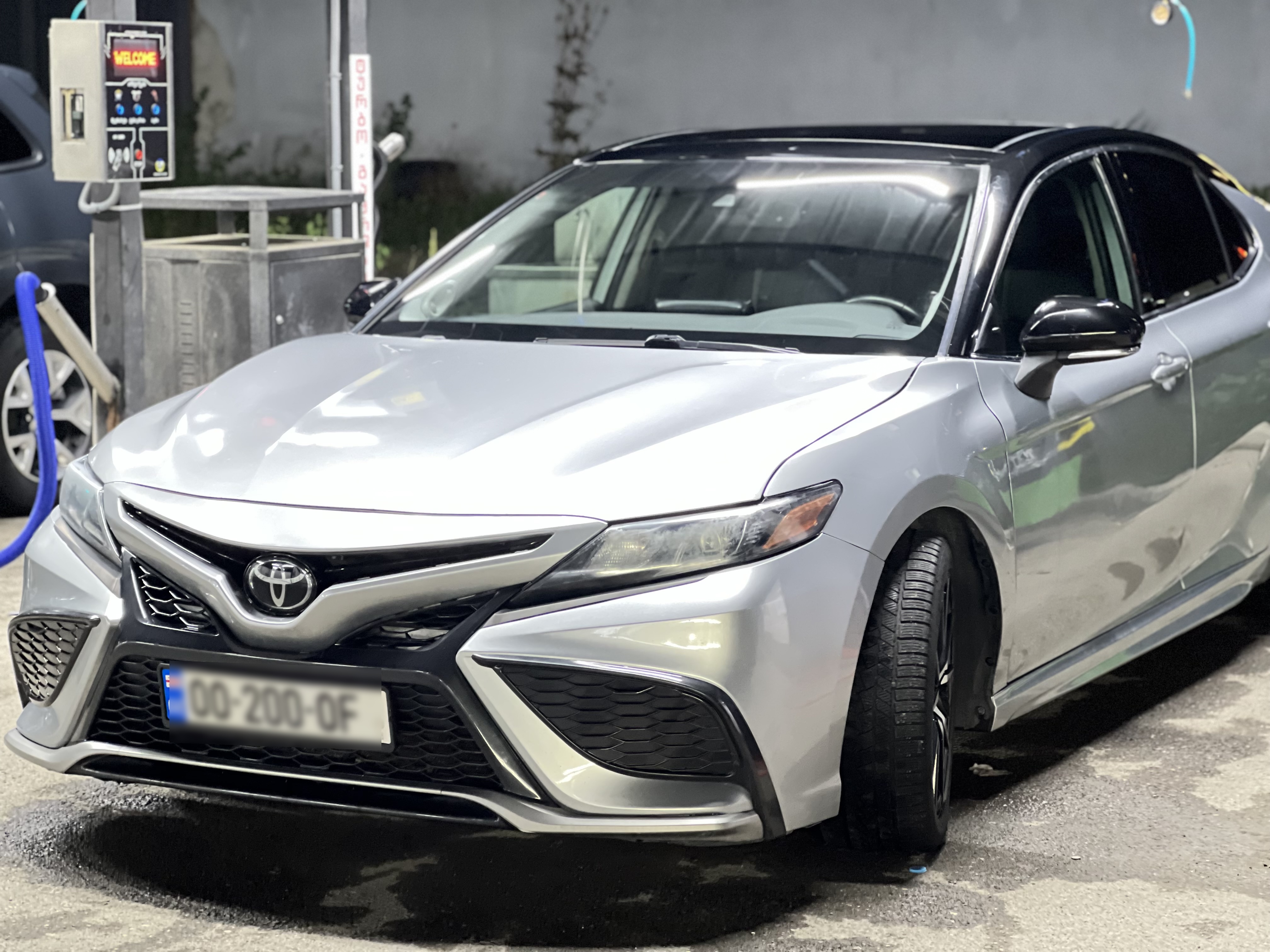 Toyota SE 4dr All-Wheel Drive Sedan A — миниатюра 1