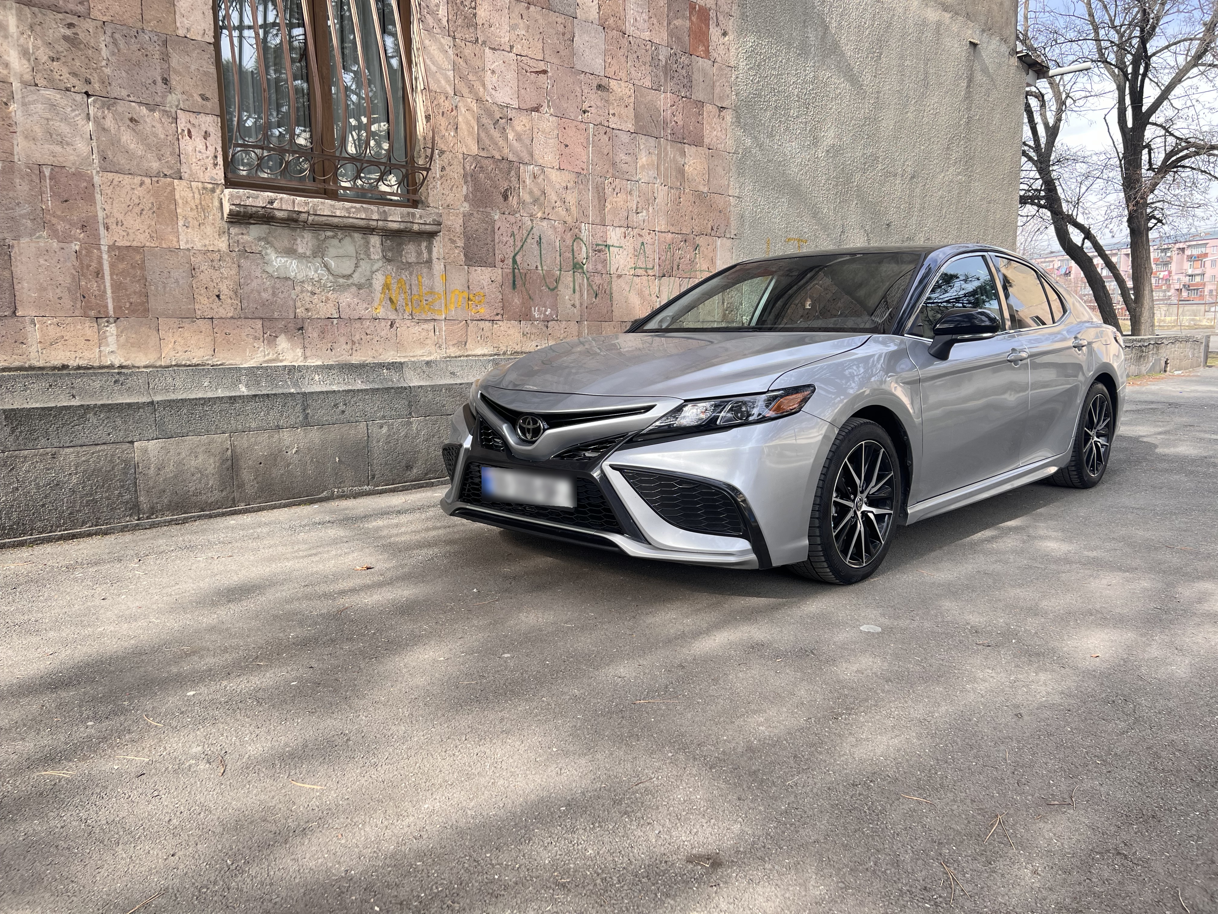 Toyota SE 4dr All-Wheel Drive Sedan A — миниатюра 3